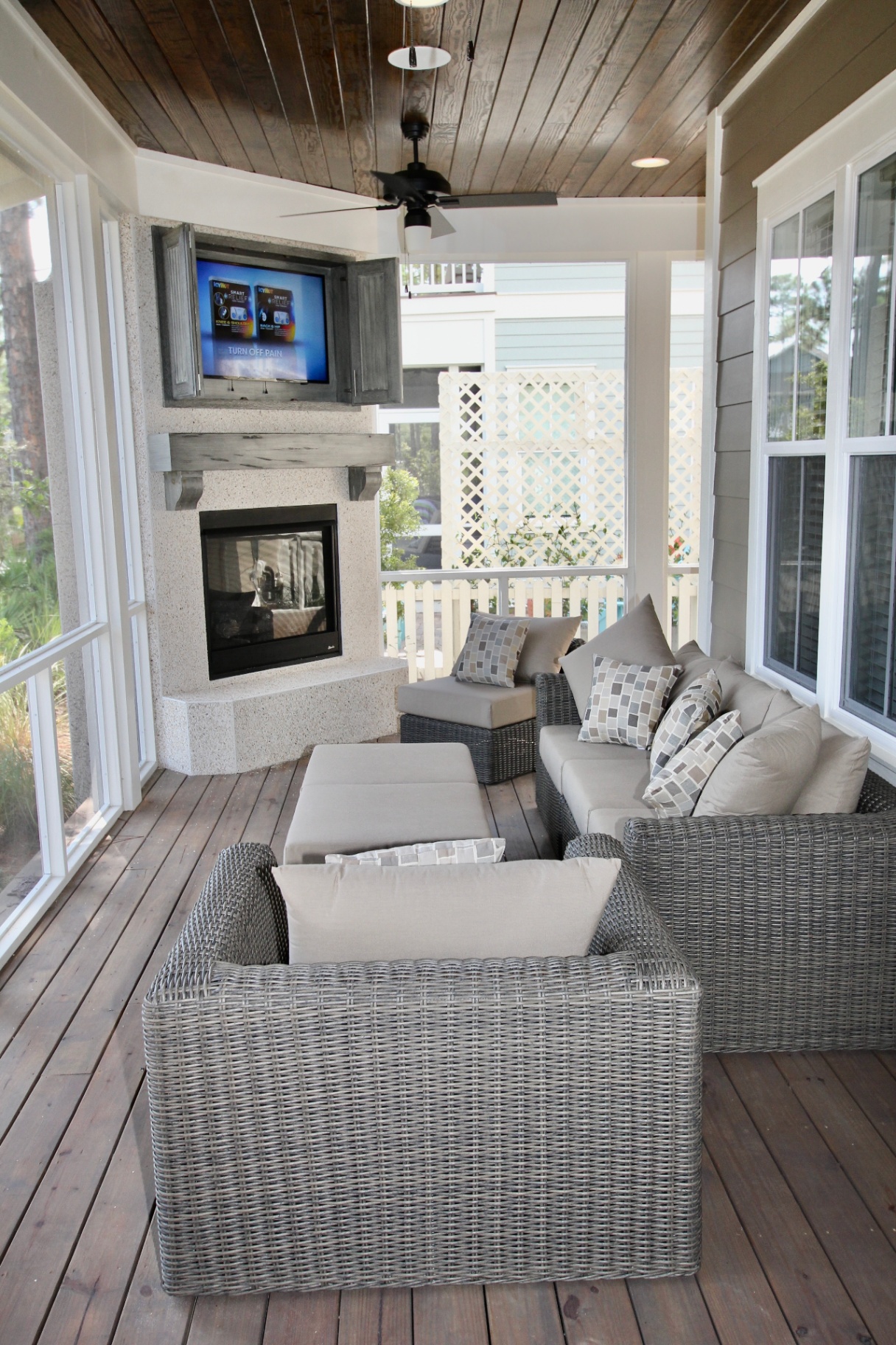 Screened-In Back Porch with Fireplace, TV & Wicker Seating